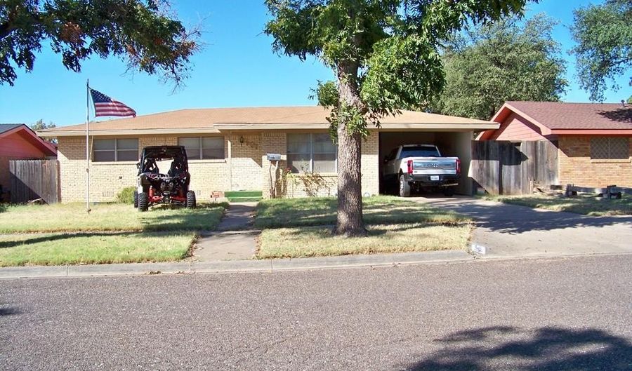 907 NW 10th St, Andrews, TX 79714 - 3 Beds, 2 Bath