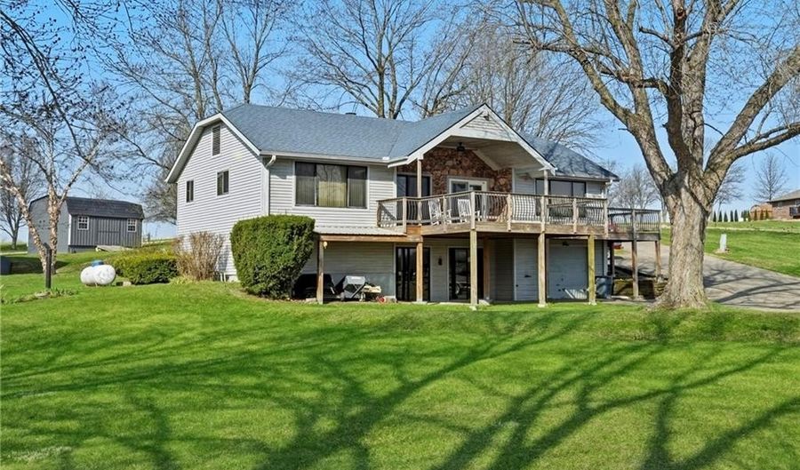 150 Yacht Club Cir, Altamont, MO 64640 - 2 Beds, 3 Bath