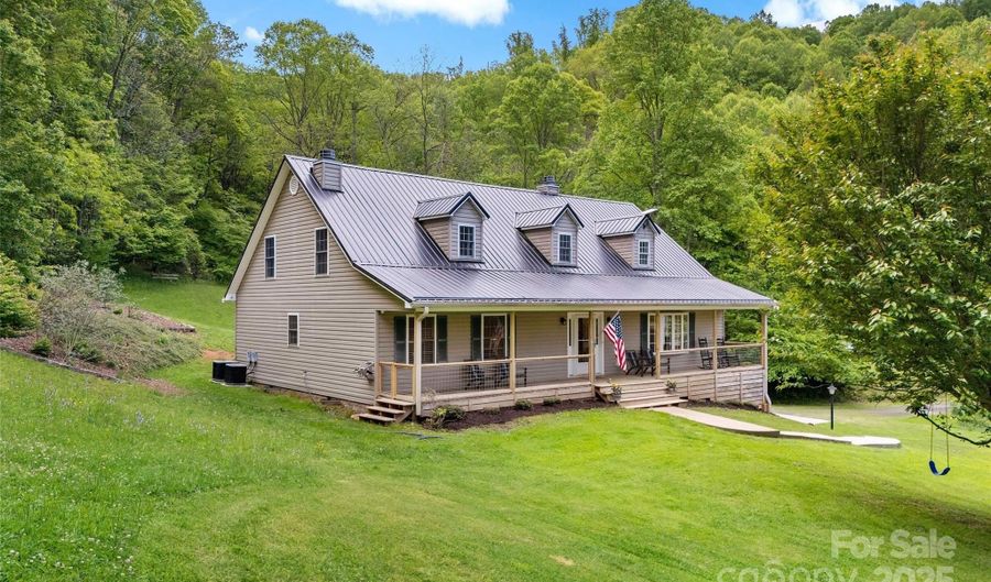 423 Cad Campbell Rd, Bakersville, NC 28705 - 4 Beds, 3 Bath