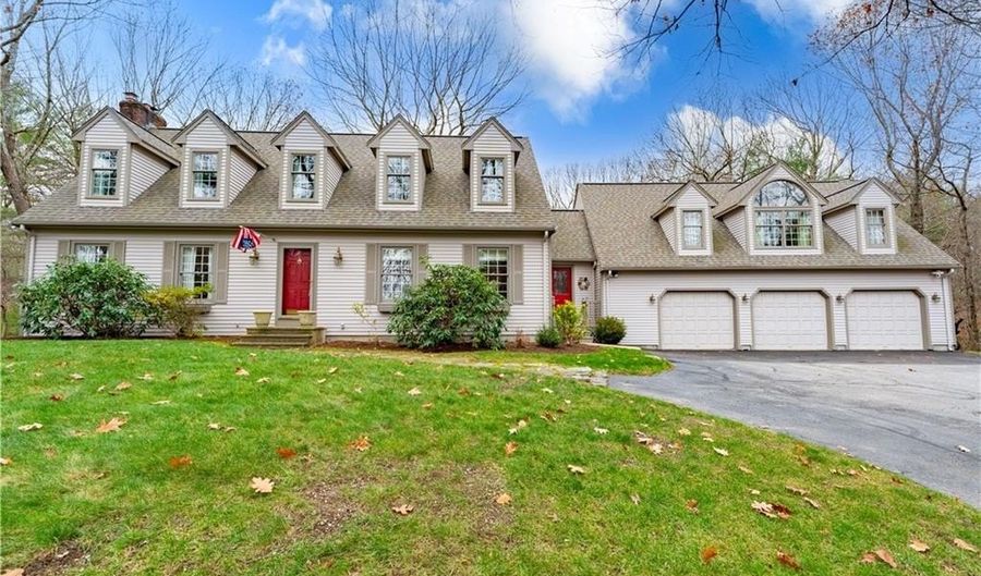 113 Log Rd, North Smithfield, RI 02830 - 5 Beds, 4 Bath