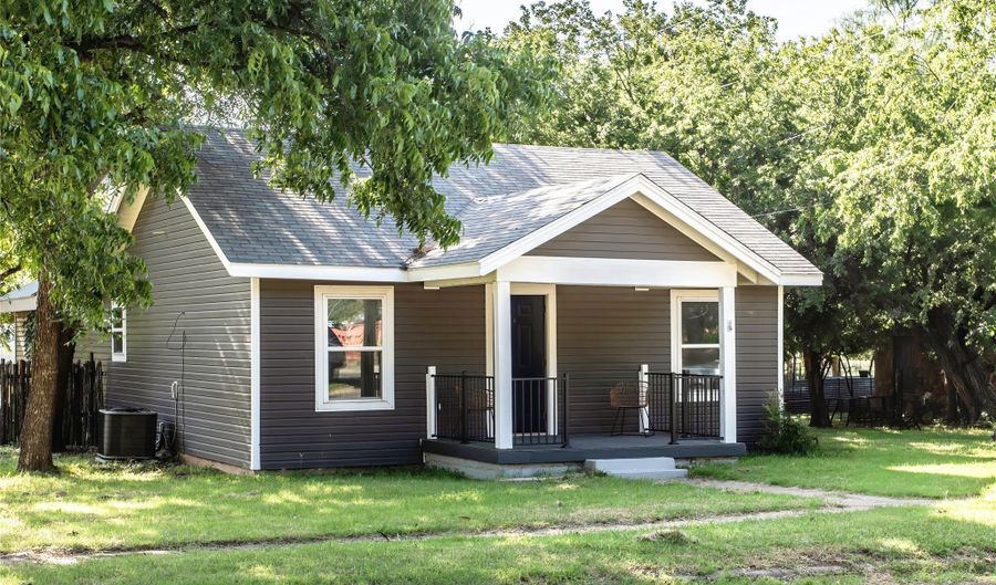 425 Gregg St, Albany, TX 76430 - 3 Beds, 2 Bath