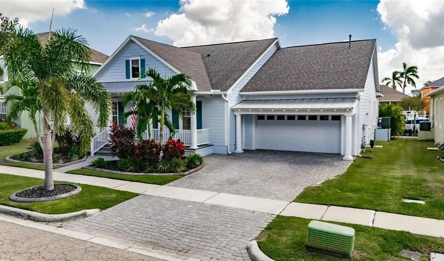 526 ISLEBAY Dr, Apollo Beach, FL 33572 - 3 Beds, 3 Bath