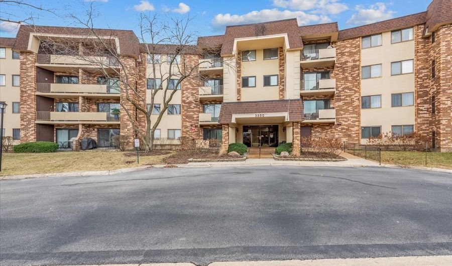 3350 N Carriageway Dr 411, Arlington Heights, IL 60004 - 2 Beds, 2 Bath