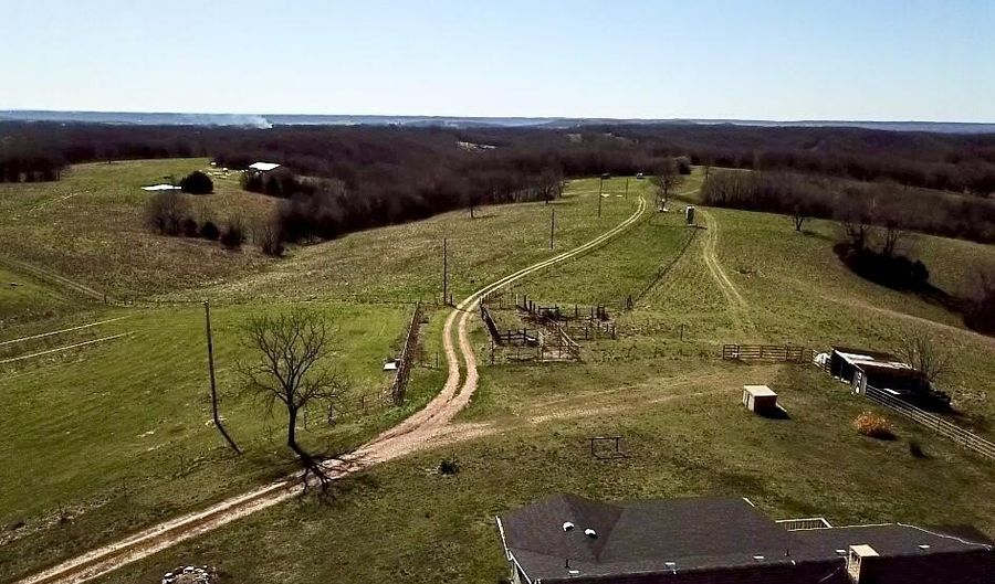 23537 Farm Road 2080, Aurora, MO 65605 - 4 Beds, 2 Bath