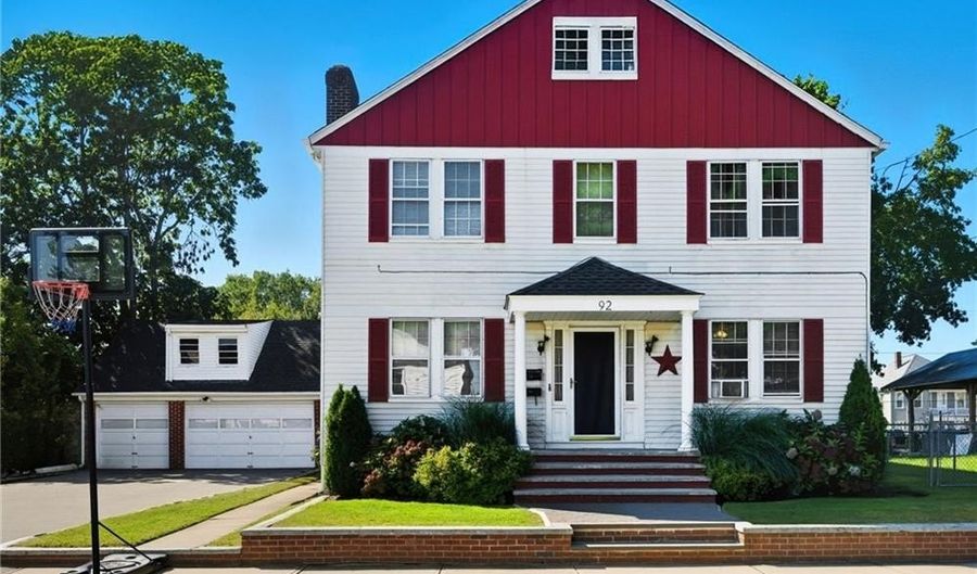 92 Rhode Island St, Cranston, RI 02920 - 6 Beds, 2 Bath