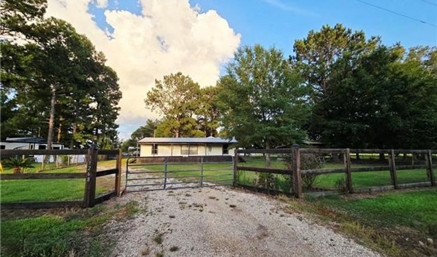 31268 CRAIN Rd, Albany, LA 70711 - 3 Beds, 2 Bath