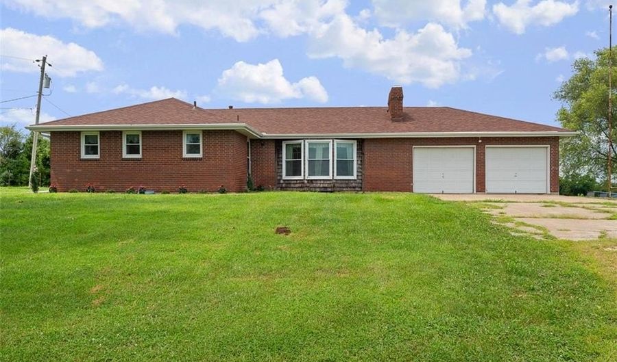 19701 163 St, Basehor, KS 66007 - 3 Beds, 2 Bath