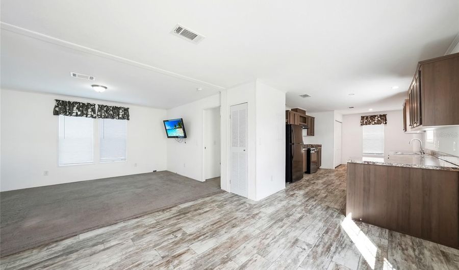 1704 SW CLOVER Dr, Arcadia, FL 34266 - 3 Beds, 2 Bath