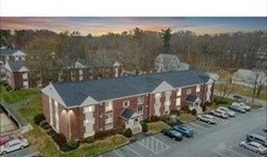 21 Clarks Rd, Amesbury, MA 01913 - 2 Beds, 1 Bath