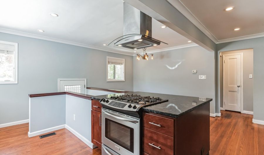 1316 S BUCHANAN St, Arlington, VA 22204 - 3 Beds, 2 Bath