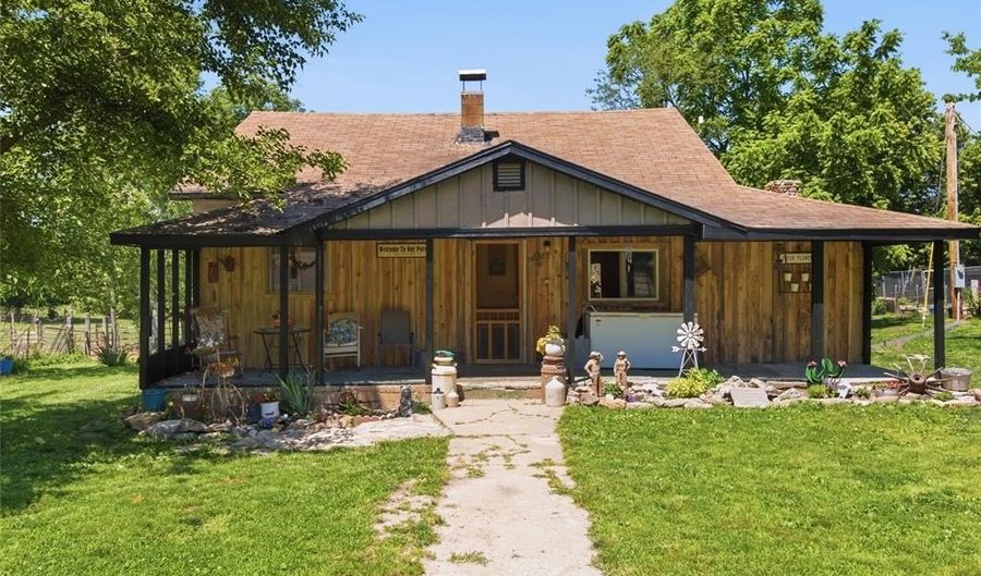 210 County Road 320, Alton, MO 65606 - 3 Beds, 1 Bath