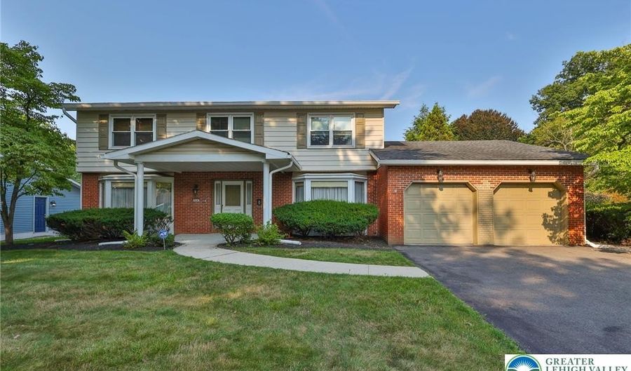 926 N Arch St, Allentown, PA 18104 - 4 Beds, 4 Bath