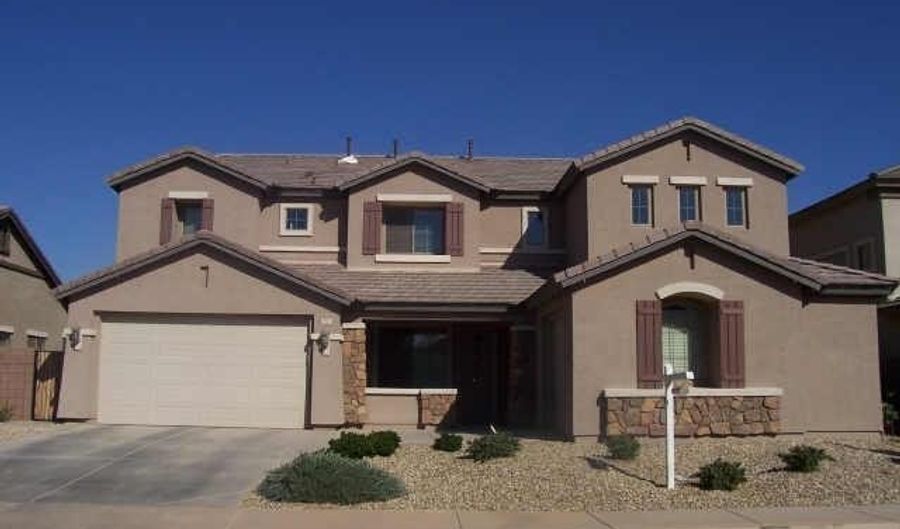 1816 E GLACIER Pl, Chandler, AZ 85249 - 5 Beds, 3 Bath