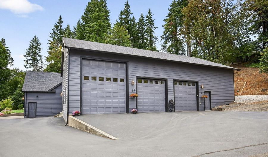 14150 S CANYON RIDGE Dr, Oregon City, OR 97045 - 3 Beds, 4 Bath
