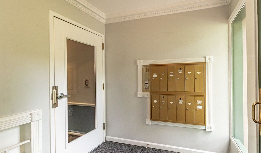 711 E Falcon Dr 201, Arlington Heights, IL 60005 - 2 Beds, 2 Bath