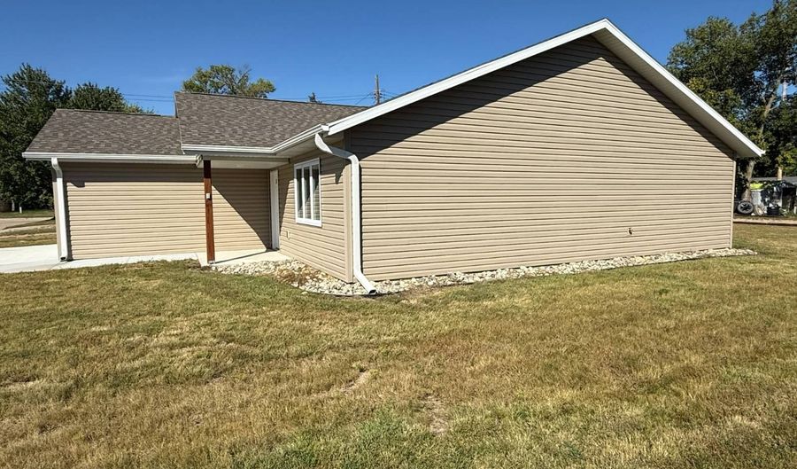 108 E South St, Atkinson, NE 68713 - 3 Beds, 2 Bath