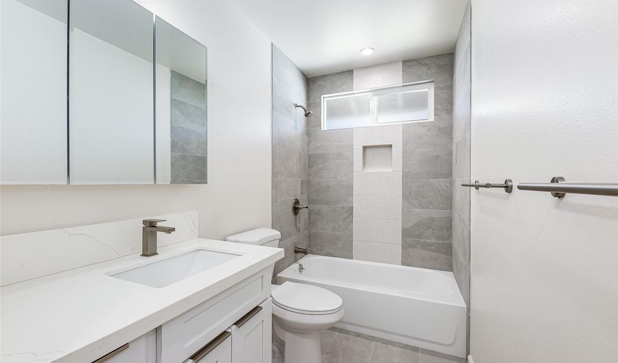 87-188 Kulaaupuni St B, Waianae, HI 96792 - 5 Beds, 4 Bath