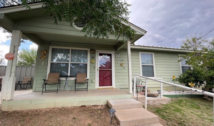 311 S 6th St, Alpine, TX 79830 - 3 Beds, 1 Bath