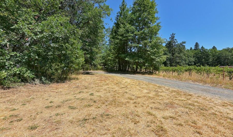 2161 White Schoolhouse Rd, Cave Junction, OR 97523 - 3 Beds, 2 Bath