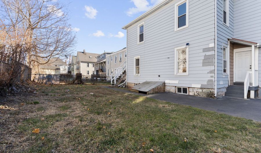 394 Gregory St 2, Bridgeport, CT 06604 - 3 Beds, 1 Bath