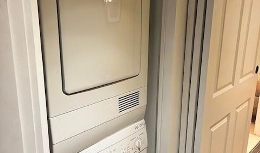 37 Hiawassee St E302, Asheville, NC 28801 - 1 Beds, 1 Bath