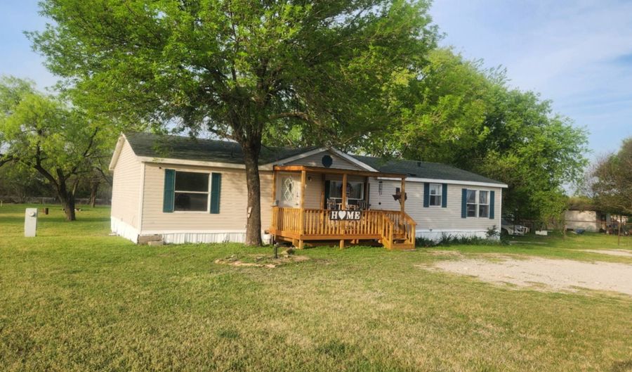 7241 S Interstate 45 Service Rd, Alba, TX 75119 - 3 Beds, 2 Bath