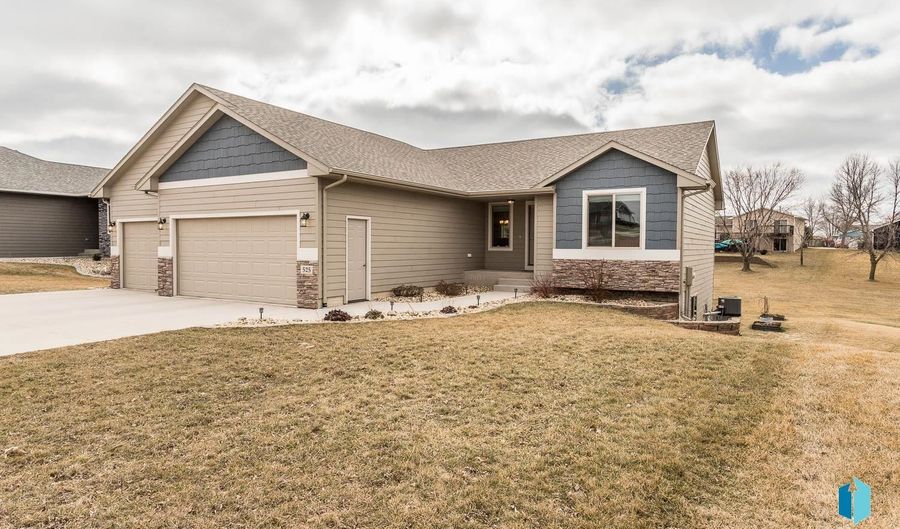 525 David Ave, Baltic, SD 57003 - 5 Beds, 3 Bath