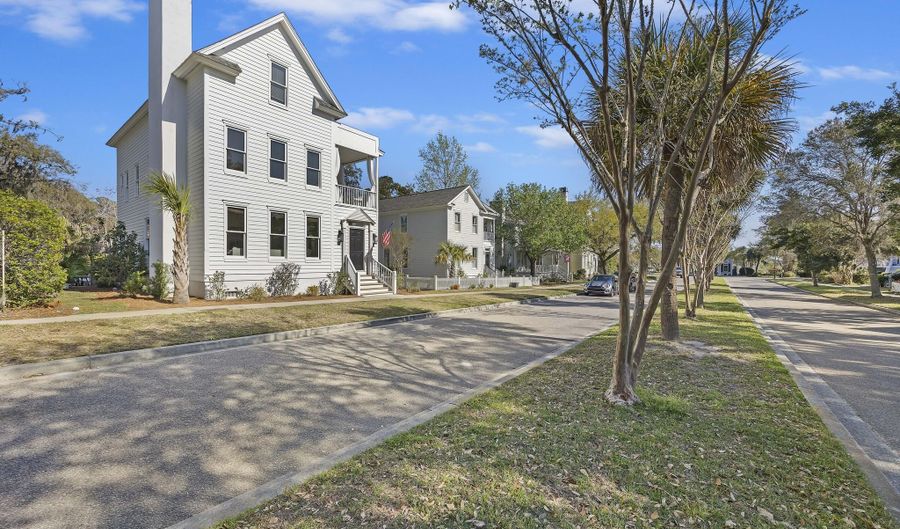 107 Bryan Dr, Beaufort, SC 29902 - 4 Beds, 4 Bath
