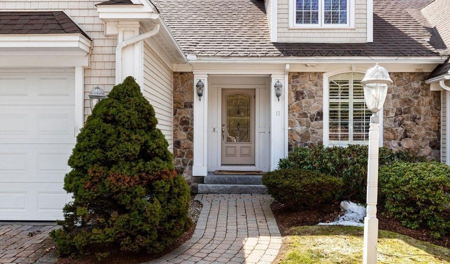 11 Swan Ln 11, Andover, MA 01810 - 4 Beds, 6 Bath