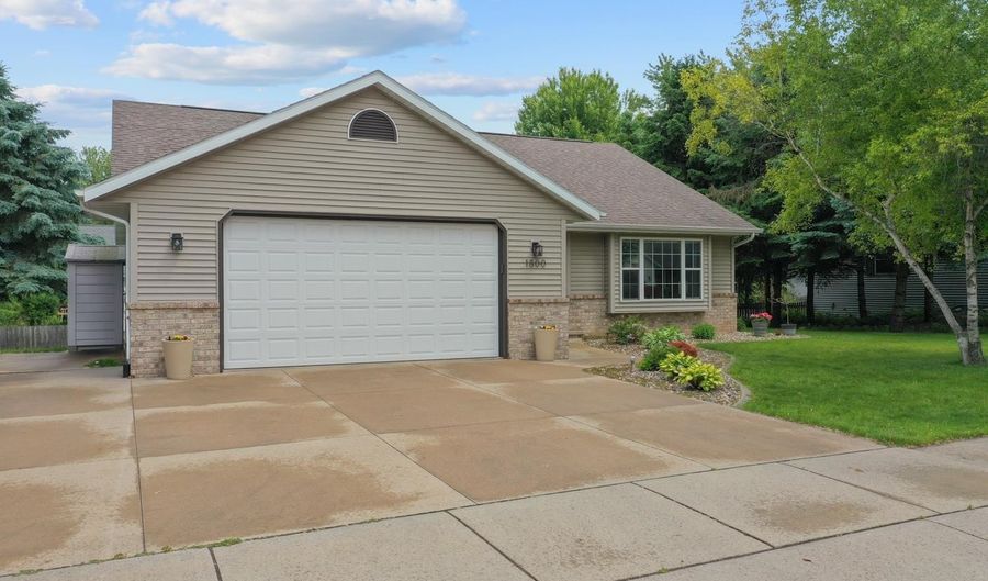 1800 S DERKS Dr, Appleton, WI 54915 - 3 Beds, 2 Bath