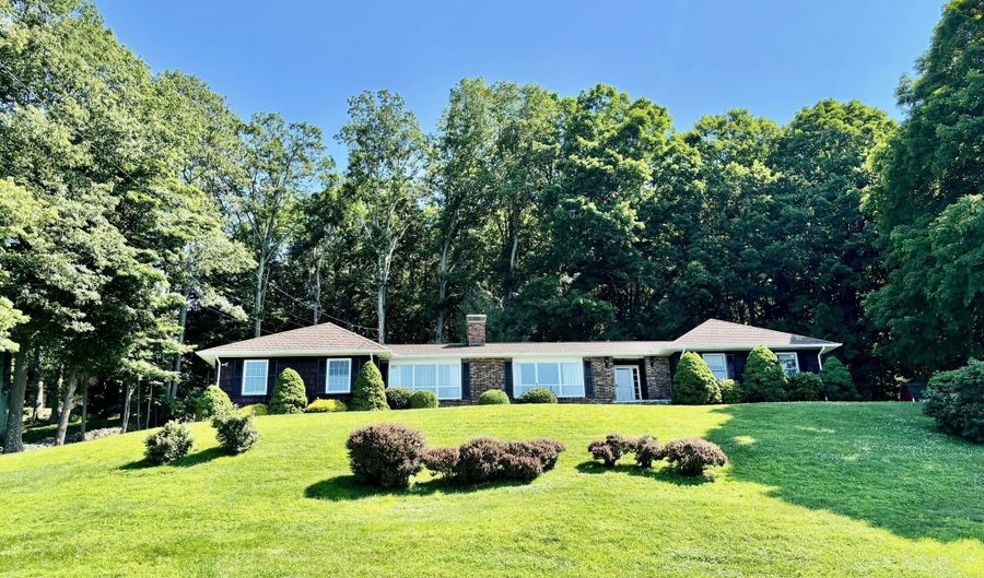 97 Middle River Rd, Danbury, CT 06811 - 3 Beds, 3 Bath