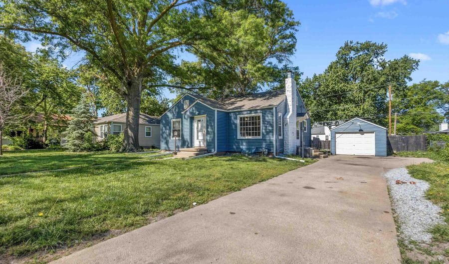 1015 N 13th St, Beatrice, NE 68310 - 2 Beds, 1 Bath