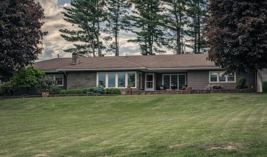 109 Golf Course Rd, Amsterdam, NY 12010 - 4 Beds, 3 Bath