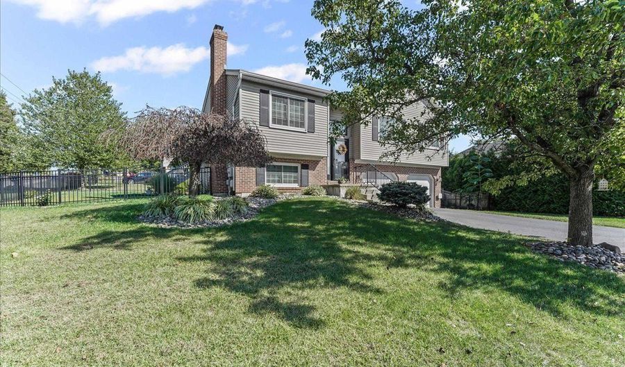 217 LINCOLN Dr, Reading, PA 19606 - 3 Beds, 2 Bath
