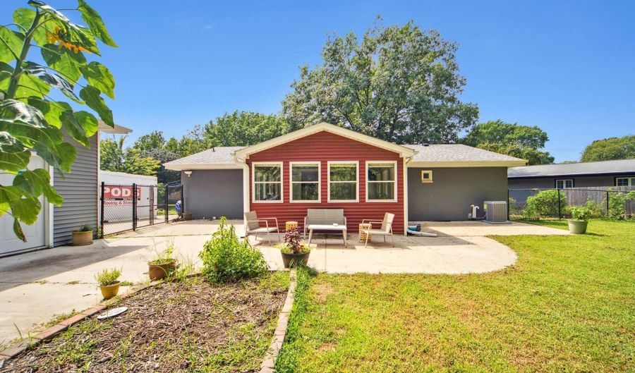 4905 SW 15th St, Des Moines, IA 50315 - 3 Beds, 2 Bath