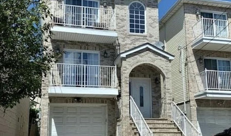45 EVERGREEN St, Bayonne, NJ 07002 - 3 Beds, 2 Bath