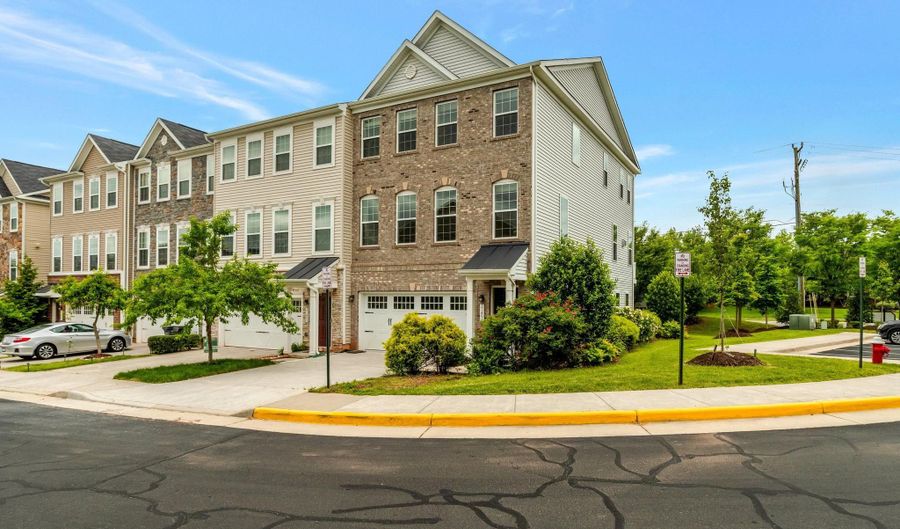 21491 WILLOW BREEZE Sq, Ashburn, VA 20147 - 3 Beds, 4 Bath