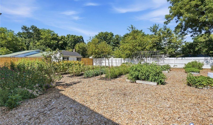 404 Short St, Ashland, VA 23005 - 4 Beds, 4 Bath