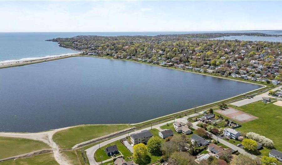 82 Ellery Rd, Newport, RI 02840 - 6 Beds, 5 Bath