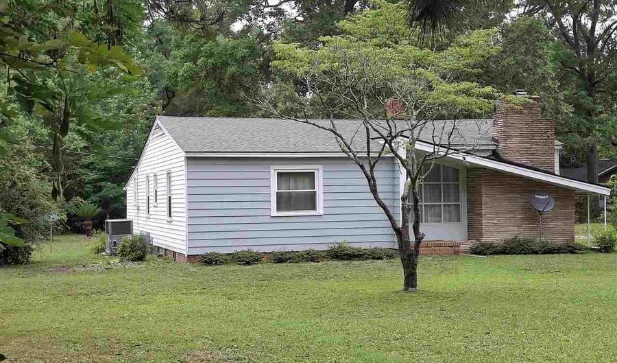 1007 Wells St, Bennettsville, SC 29512 - 2 Beds, 2 Bath