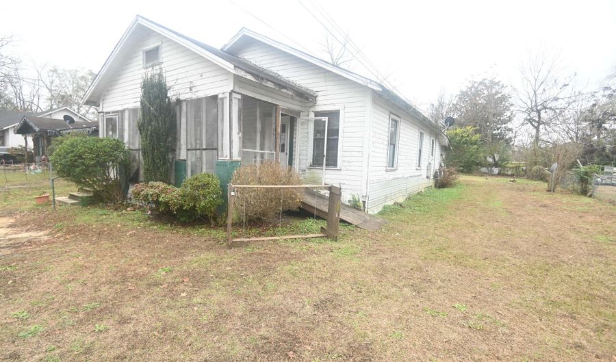 164 9th Ave, Alexander City, AL 35010 - 2 Beds, 2 Bath