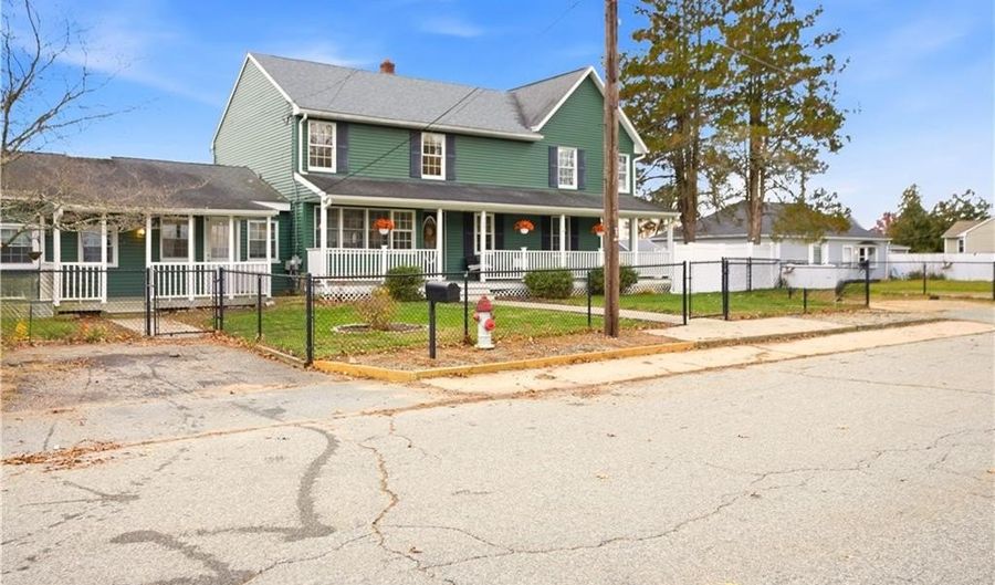 580 Old Main St, Coventry, RI 02816 - 5 Beds, 3 Bath