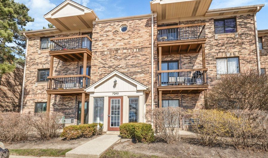 2245 Nichols Rd C, Arlington Heights, IL 60004 - 2 Beds, 2 Bath