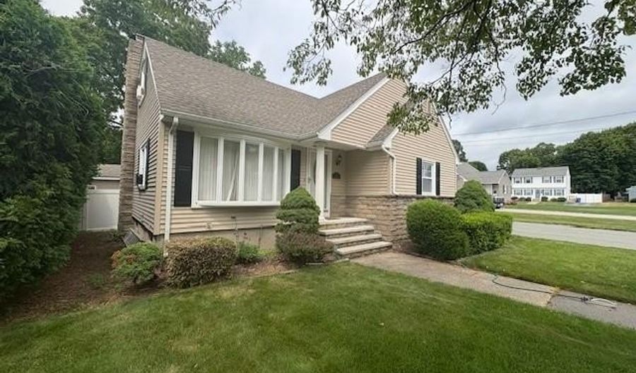 5 HIGH St, Warwick, RI 02886 - 4 Beds, 2 Bath