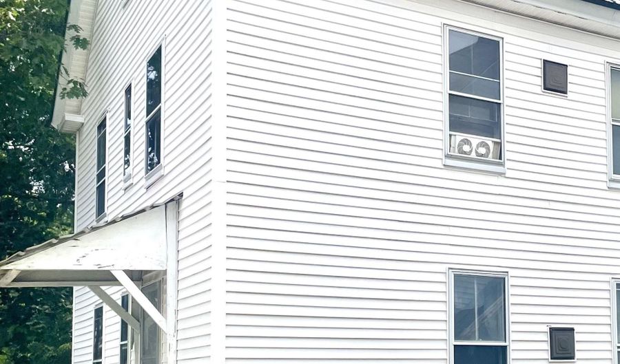 27 Tremont St, Exeter, NH 03833 - 1 Beds, 4 Bath