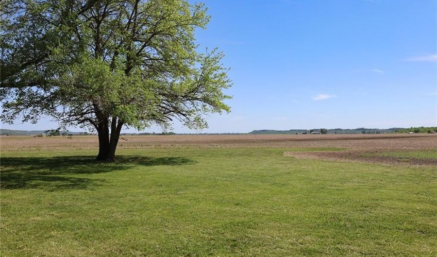 7164 State Route T Hwy, Amazonia, MO 64421 - 4 Beds, 1 Bath