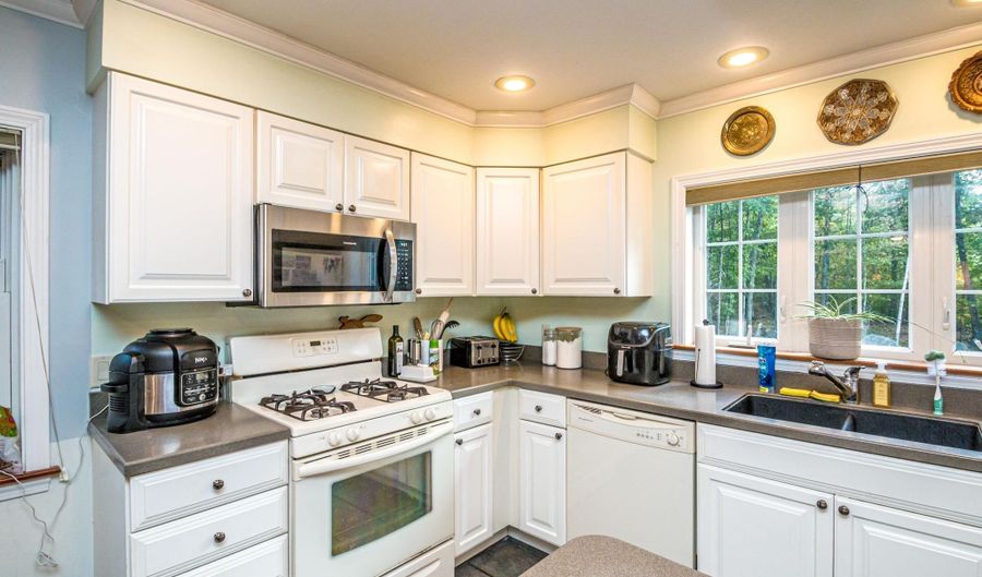 17 The Meadows Rd, Bartlett, NH 03838 - 4 Beds, 4 Bath