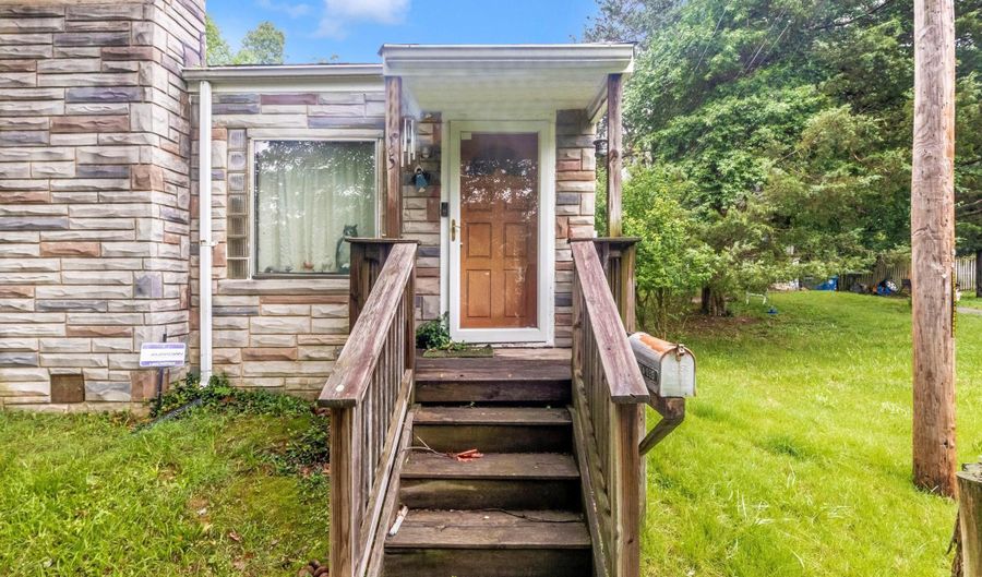 8915 56TH Ave, Berwyn Heights, MD 20740 - 2 Beds, 1 Bath