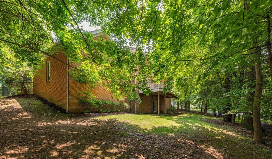 9600 EAGLE RIDGE Dr, Bethesda, MD 20817 - 6 Beds, 6 Bath