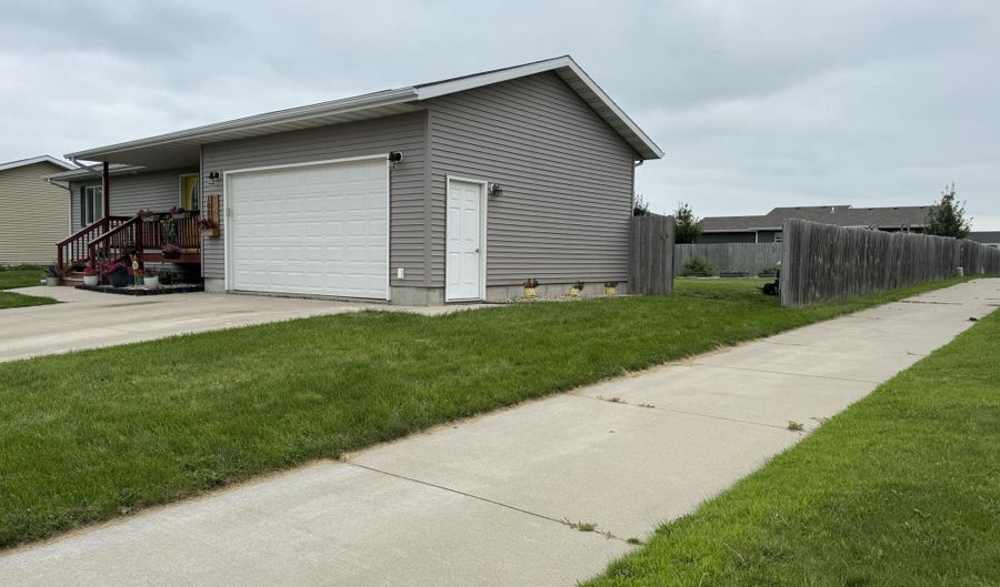1009 SW 16th Ave, Aberdeen, SD 57401 - 5 Beds, 2 Bath